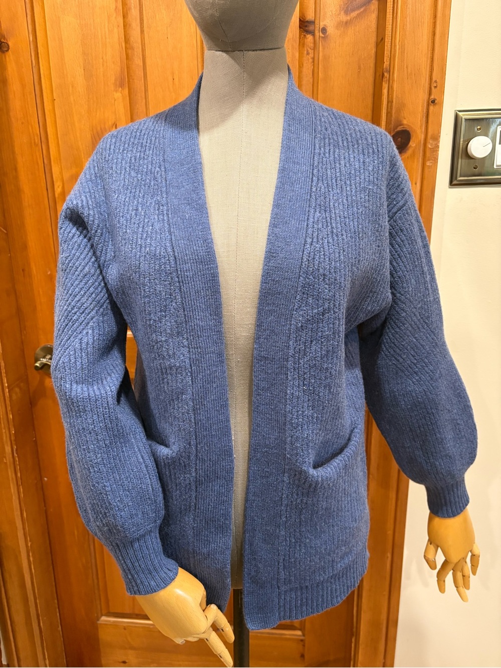 Aritzia Wilfred Free Unwind Cardigan, 100% Merino Wool Blue, XXS can fit larger